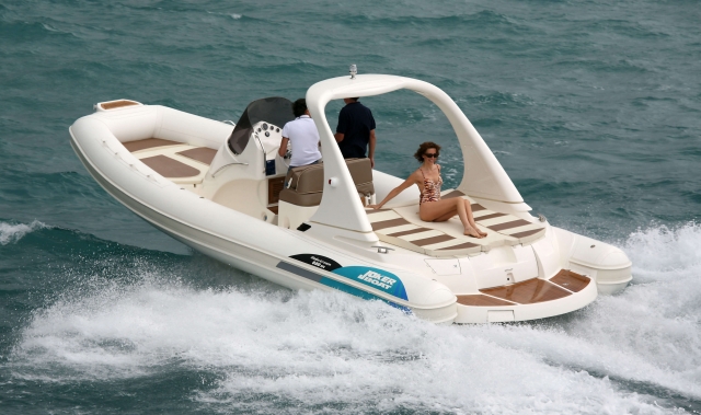  En el mar con nuestros barcos de renta 