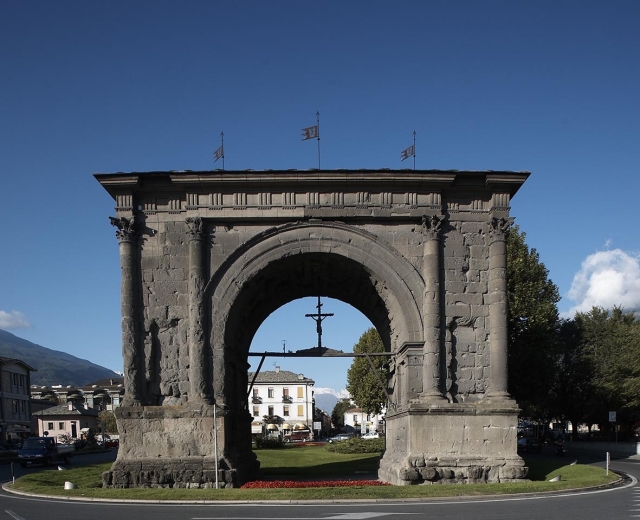  Arco de Auagrado en aosta 
