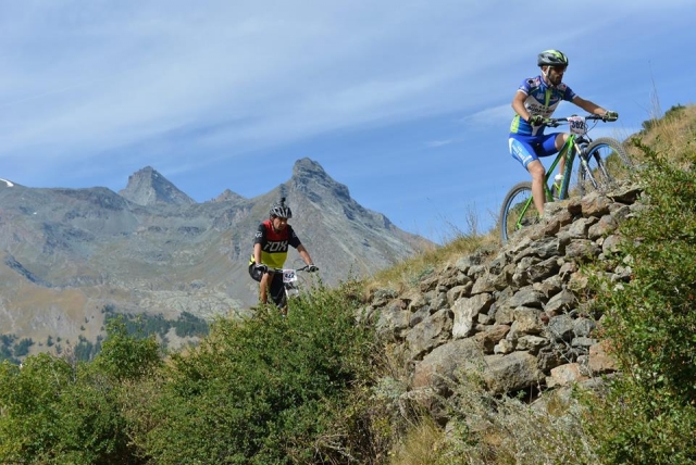  A lo largo de la cerro 