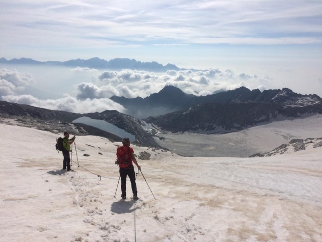 Trekking en las altas montañas 