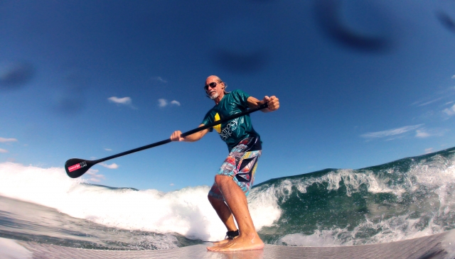 paddle board con olas 