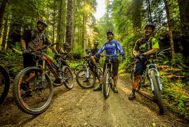 un grupo de amigos en BTT 