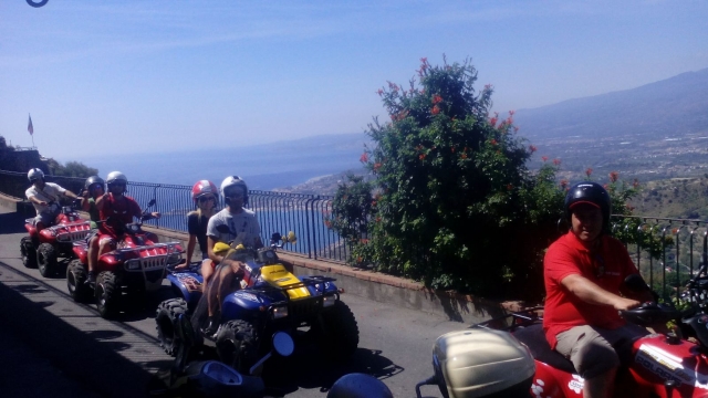  descubriendo nuevos lugares en Taormina 