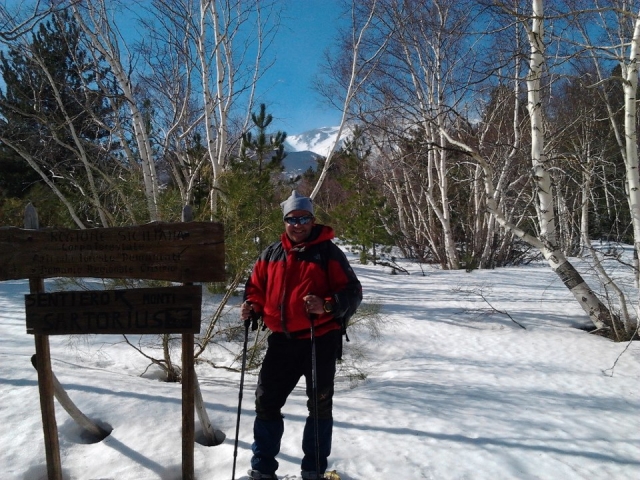  a lo largo de los senderos en raquetas de nieve 