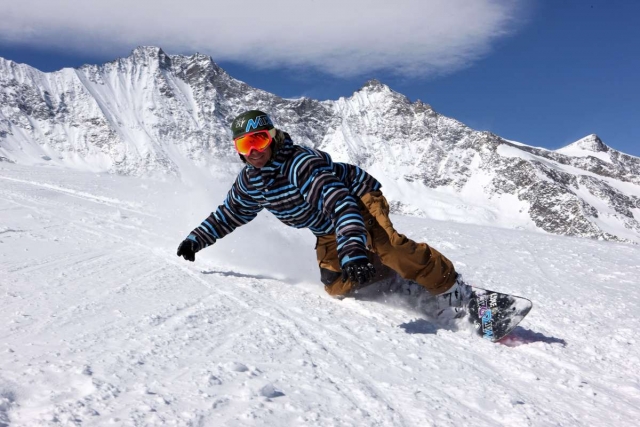 la diversión del snowboard 