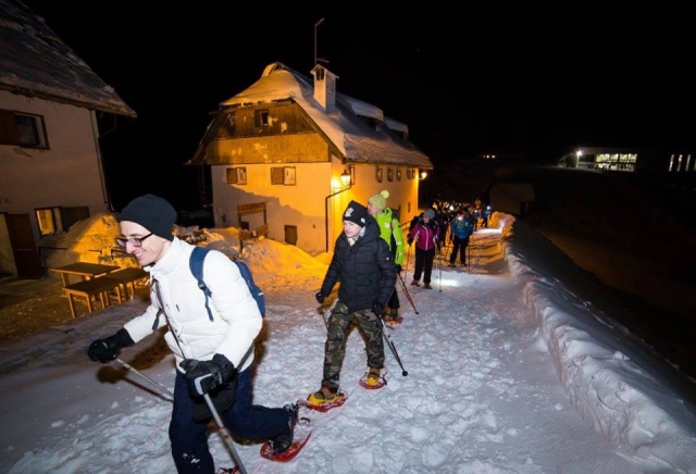 Caminar sobre raquetas de nieve