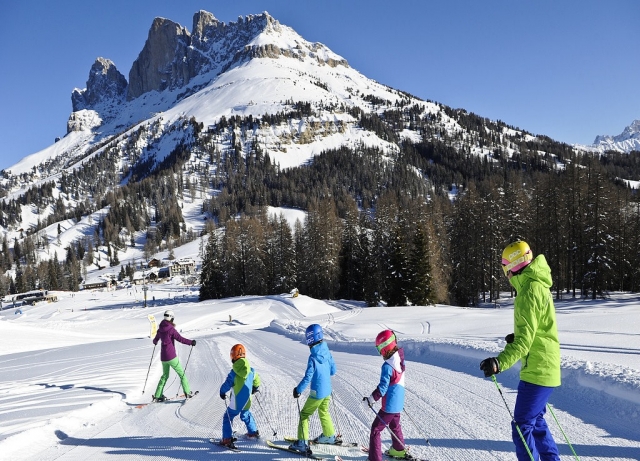  Toda la familia en esquís 