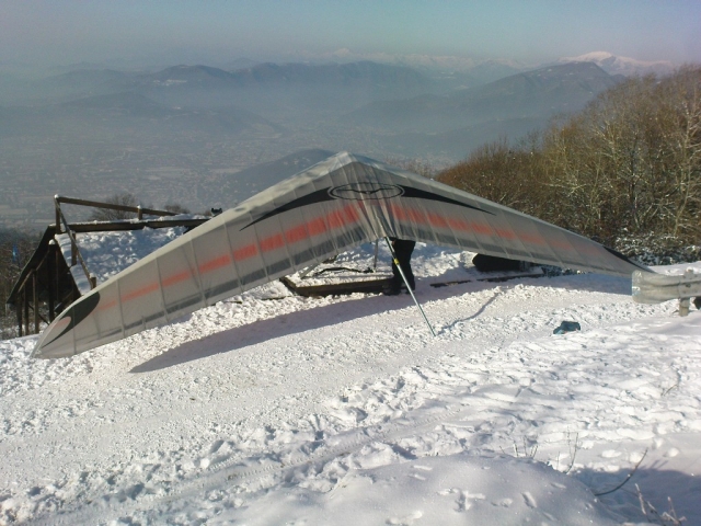  Ala delta en la nieve 
