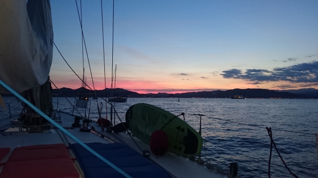 Las últimas luces del día 