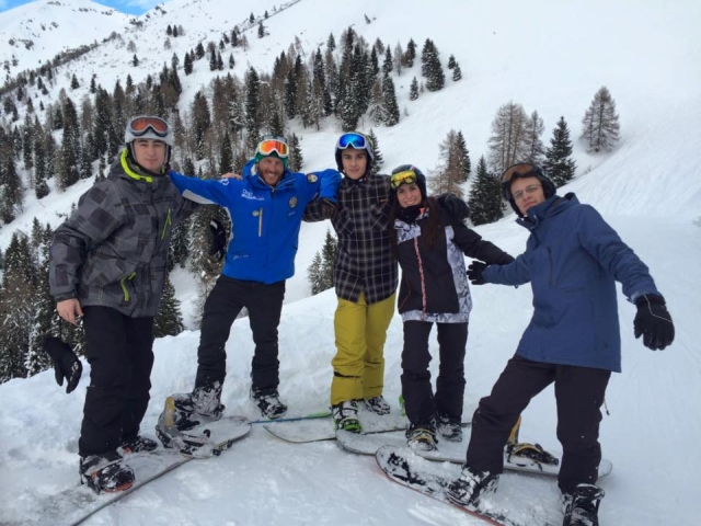  Chicos en snowboard 