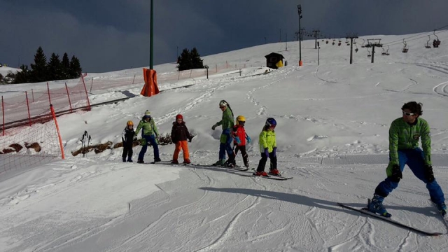  Divirtiéndose con los esquís 