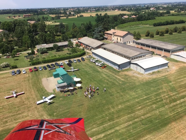  nuestro campo con algunos de nuestros aviones 