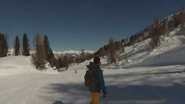  Vamos cuesta abajo en la tabla de snowboard 