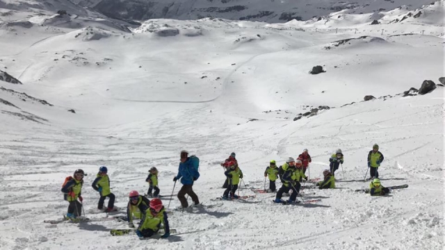  Esquiar en las altas montañas 