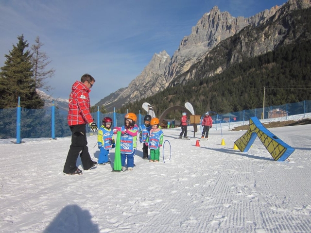  Diversión en el campo escolar 