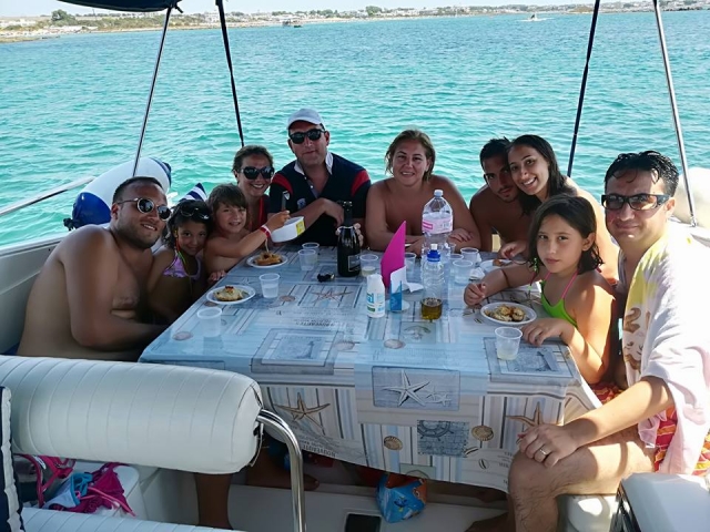  Un almuerzo en el barco 