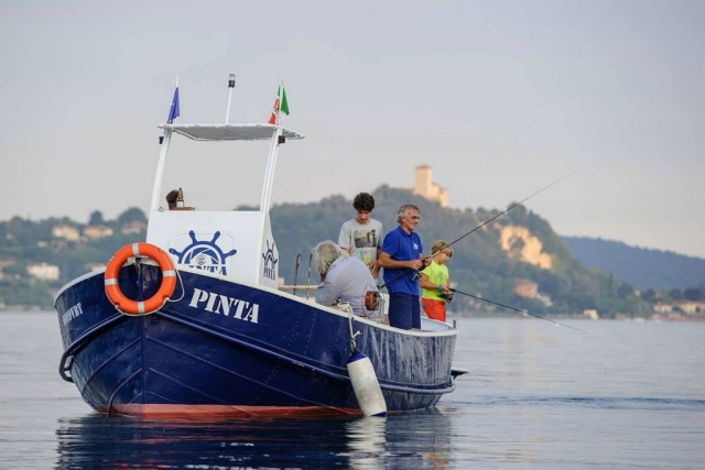  Con pescadores 