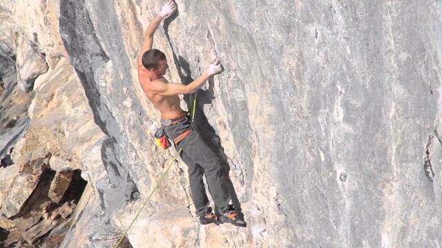  Escalando el muro 
