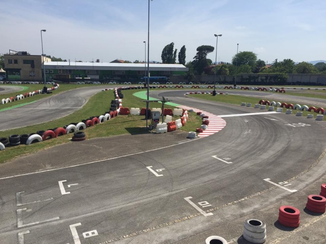  la pista con vista de paddock 