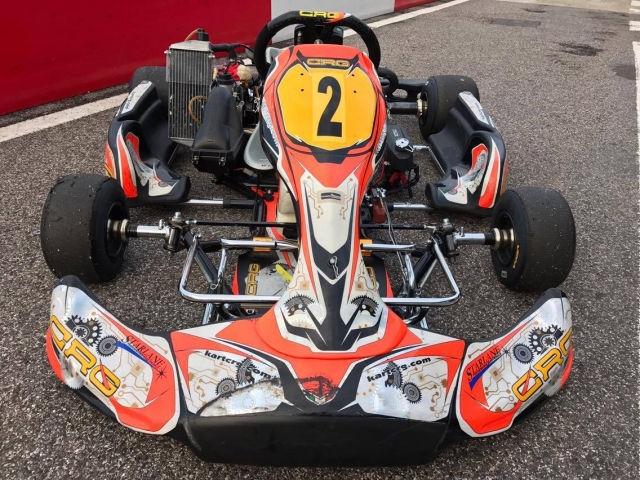  uno de nuestros modernos kart 