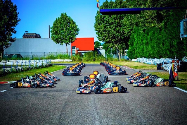  Nuestros fantásticos karts le esperan 