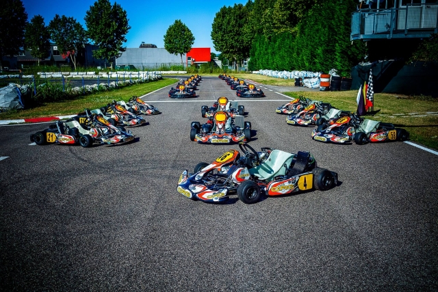  Corre para probar uno de nuestros kart 