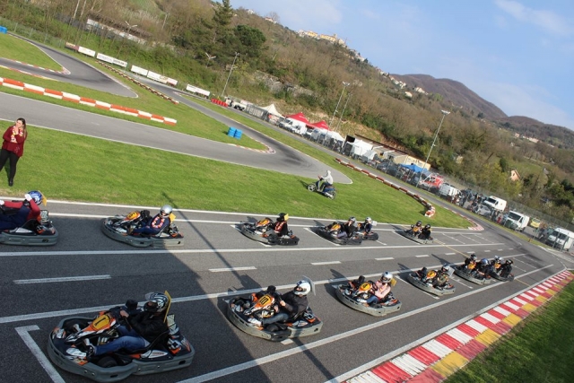  en la pista para divertirle 