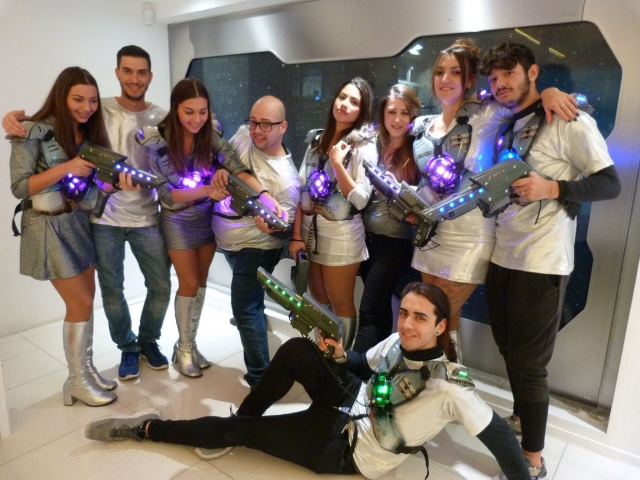  trae a tus amigos y catapultados al futuro 