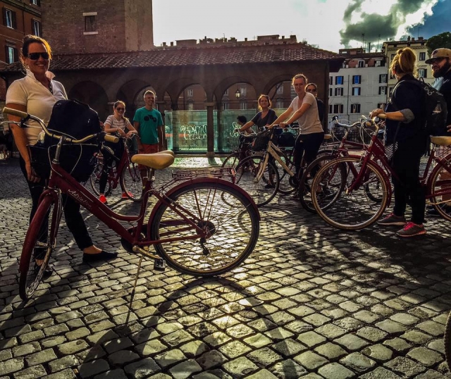  la felicidad de un paseo entre amigos 