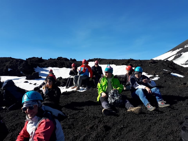  Nieve en la cima del volcán 