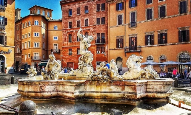  mire la piazza navona 