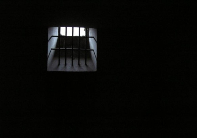  La oscuridad en una celda 