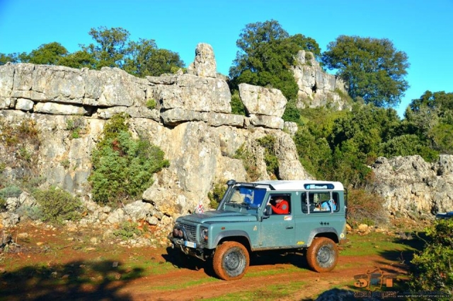  Entre las paredes rocosas 