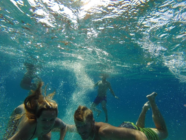  Venga a sumergirle en estas aguas 