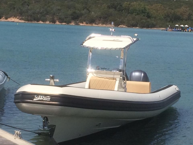  Uno de nuestros botes 