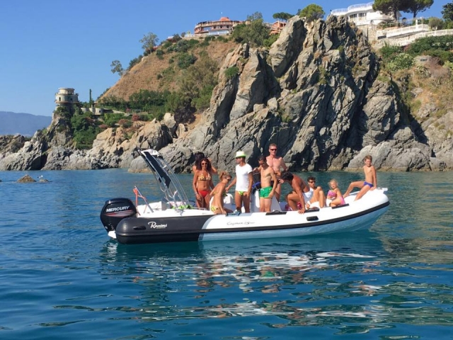  Uno de nuestros botes inflables 