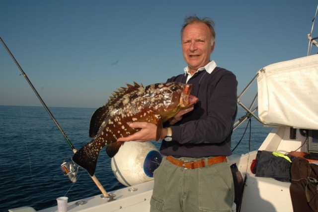  Un mero guazza que pesa 8 kg 