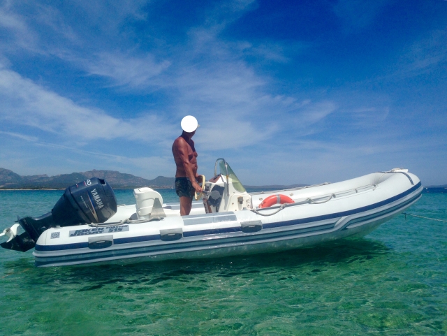  Aquí está uno de nuestros botes inflables 