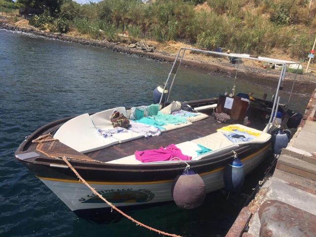  Uno de los barcos en descanso 