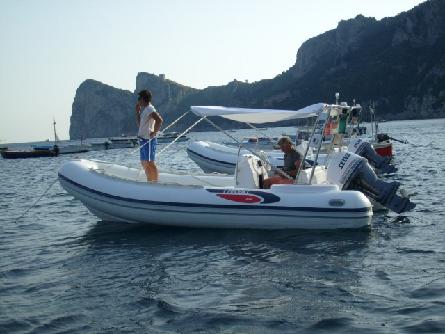 Renta de barco para Capri