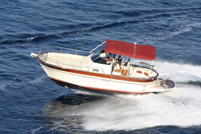 Renta de barco a motor para la costa de Amalfi