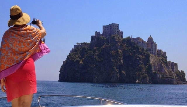  Explore Ischia desde un barco de lujo 