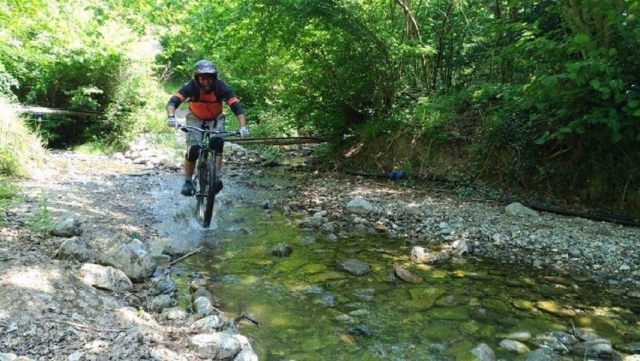  Entre rocas y pequeños arroyos de agua 