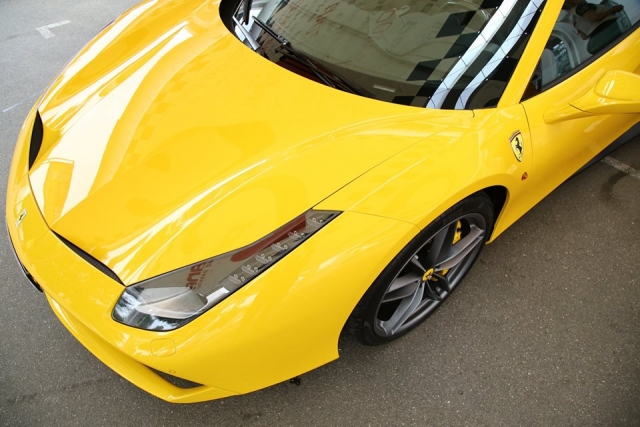  Nuestro ferrari amarillo 