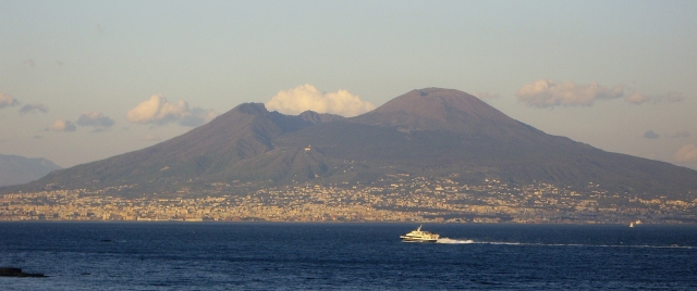  Vesubio en la distancia 