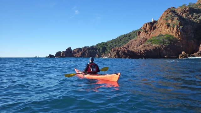  Un deporle en constanle contacto con el agua