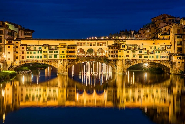  la magnífica Florencia de noche 