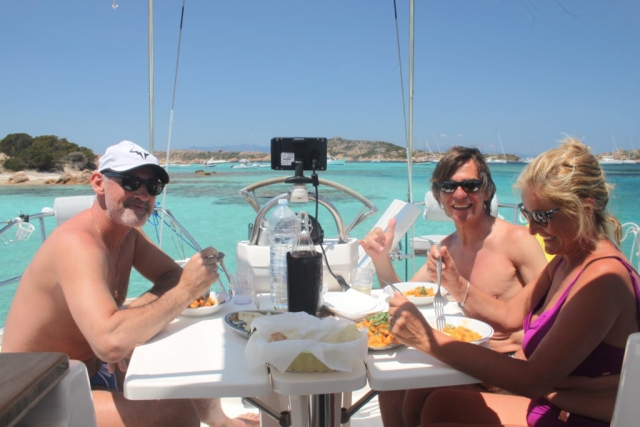  Almuerzo en el barco 