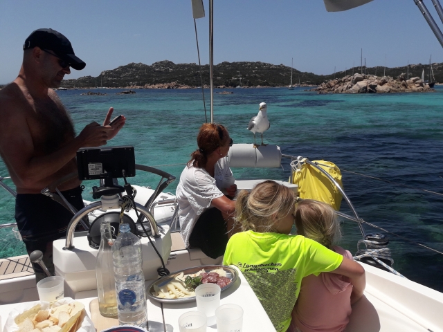  almuerzo a bordo 