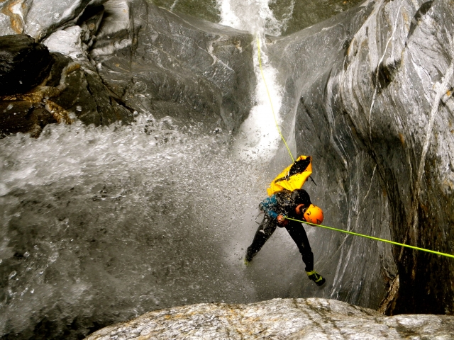 barranquismo en el río 